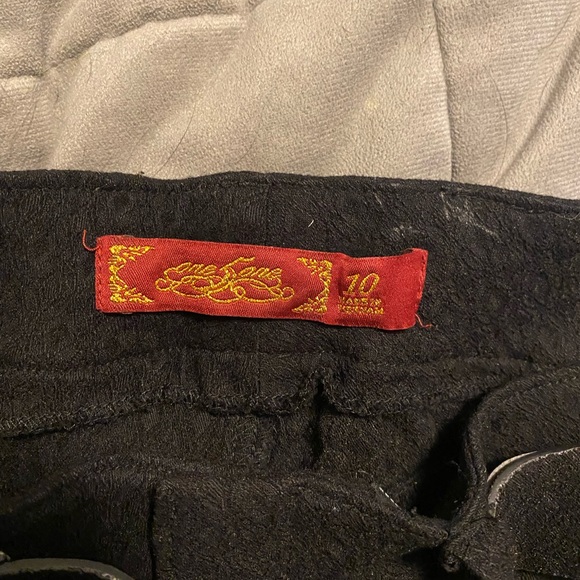 Women’s Black size 10 stretchy shorts - Picture 2 of 4